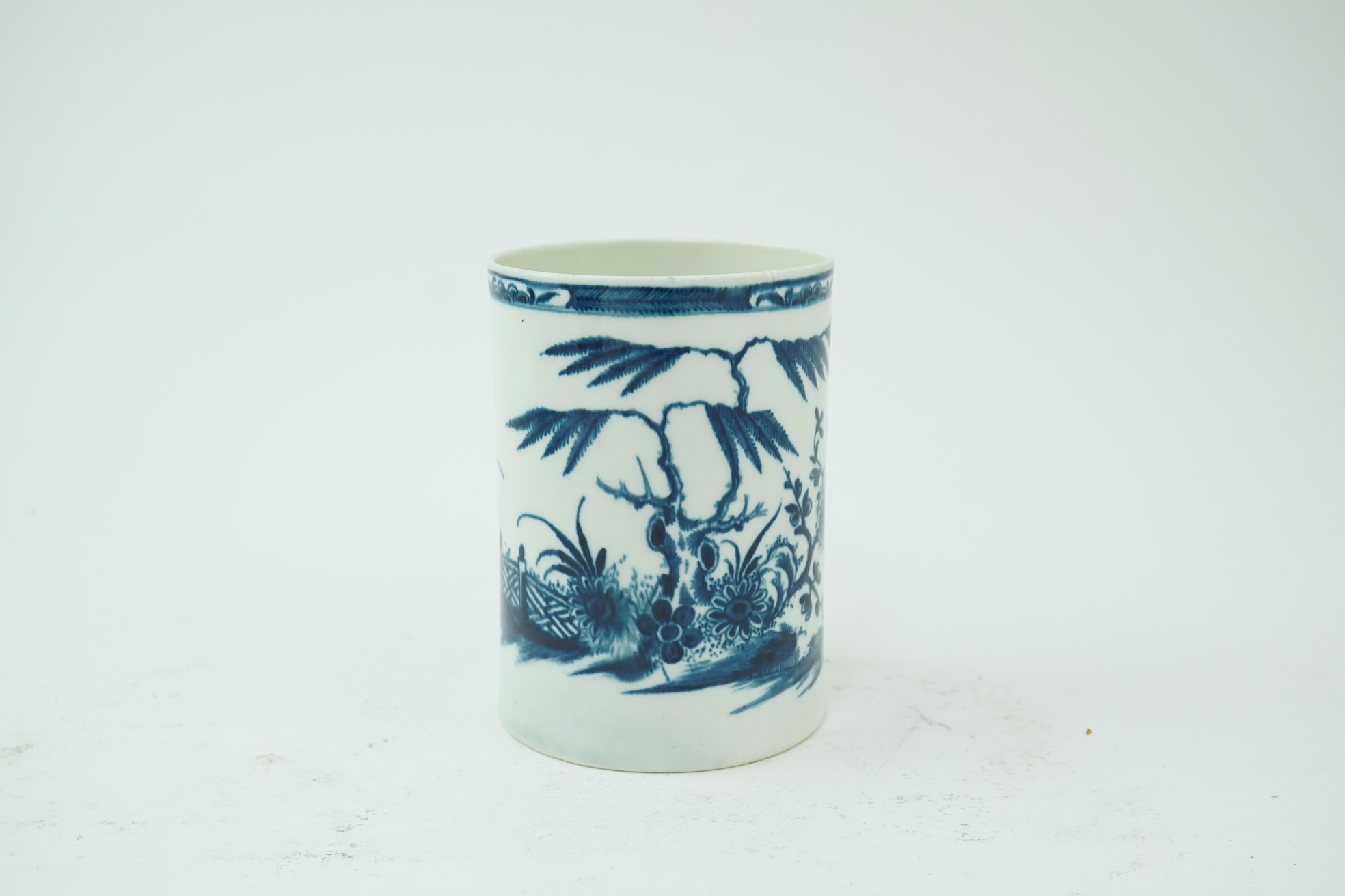 A Worcester blue and white mug decorated with the Candle Fence pattern, c.1760-1770
